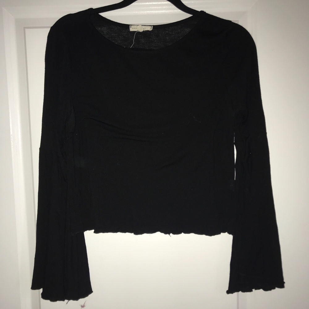 Black Bell sleeved mid length top